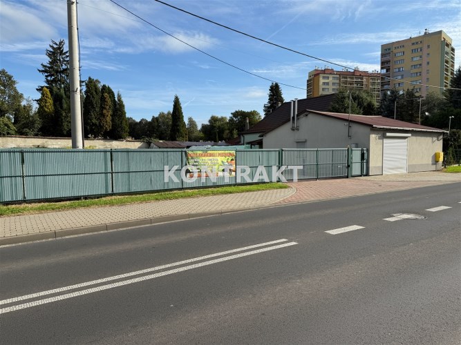 budynek usługowy z dużym parkingiem | centrum Oświ