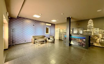 budynek usługowy z dużym parkingiem | centrum Oświ